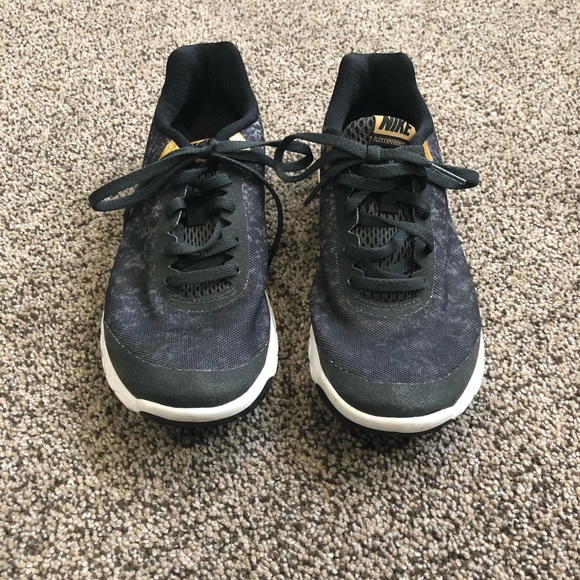 Nike shoes - Picture 2 of 4